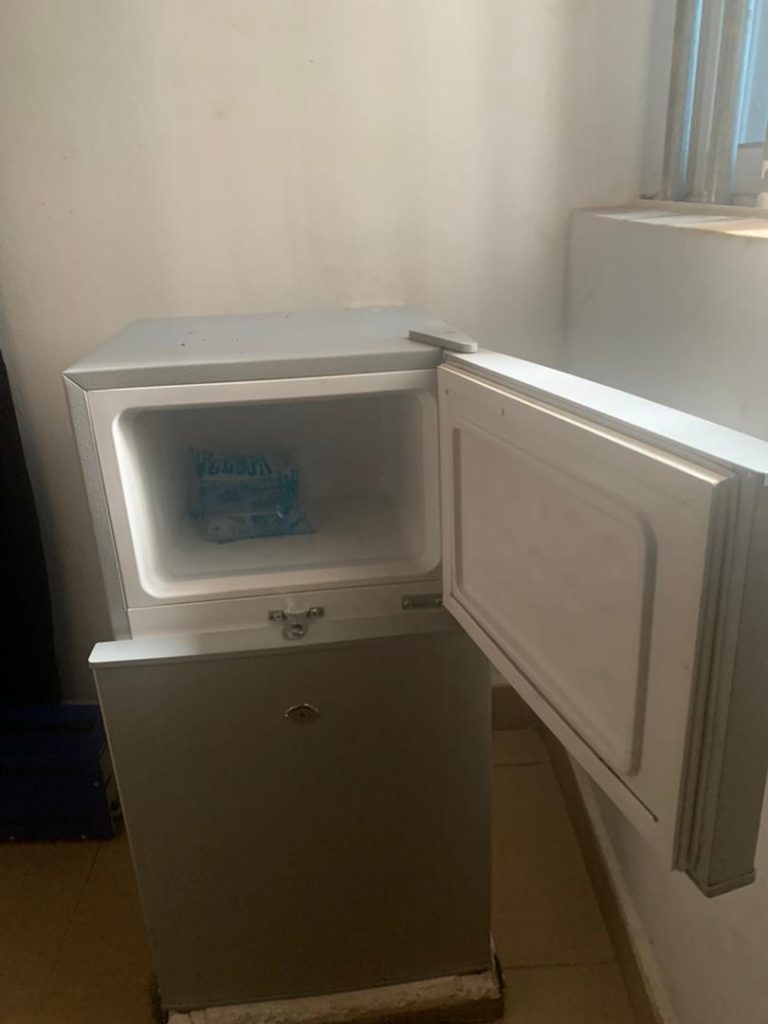 Syrum medium double door fridge